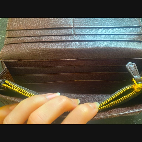 PRADA - Picture 8 of 16